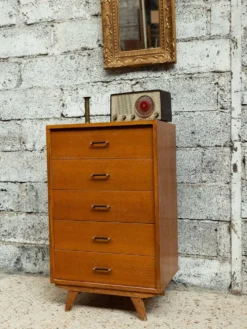 Commode, semainier, chiffonnier vintage de style scandinave