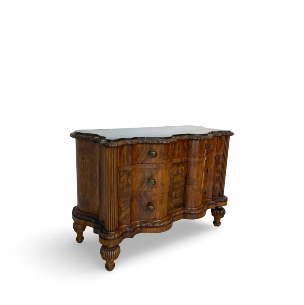 commode serpentine en noyer ancien