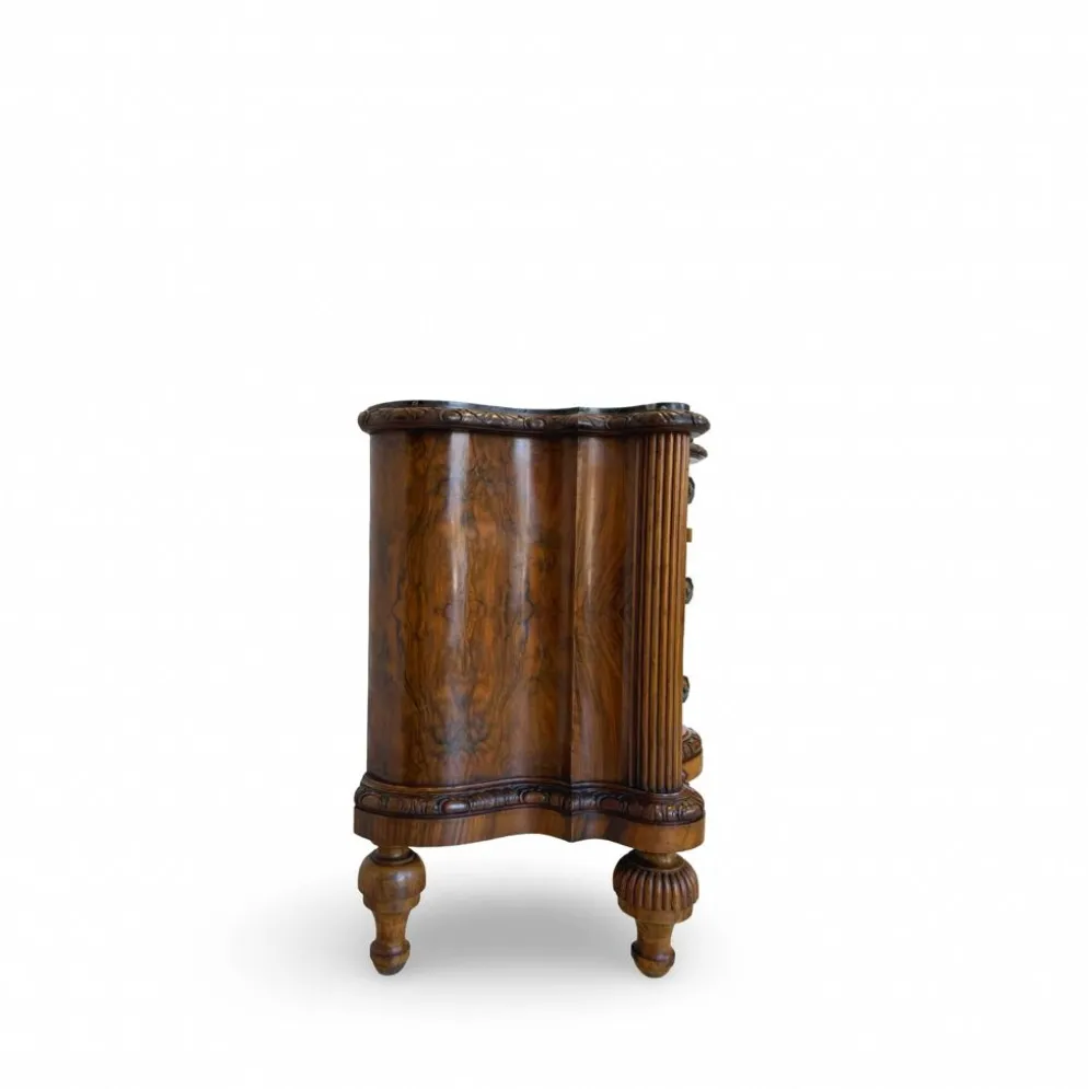 commode serpentine en noyer ancien