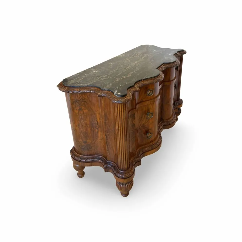 commode serpentine en noyer ancien