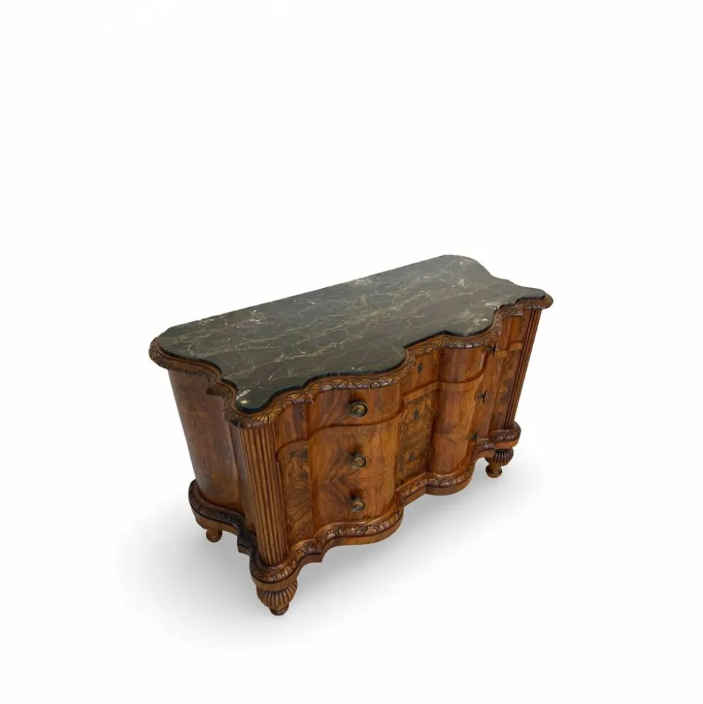 commode serpentine en noyer ancien