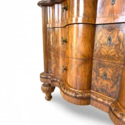 commode serpentine en noyer ancien