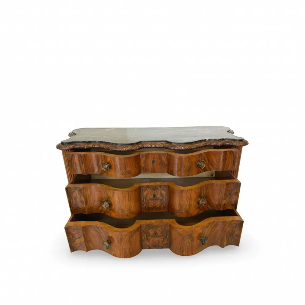 commode serpentine en noyer ancien
