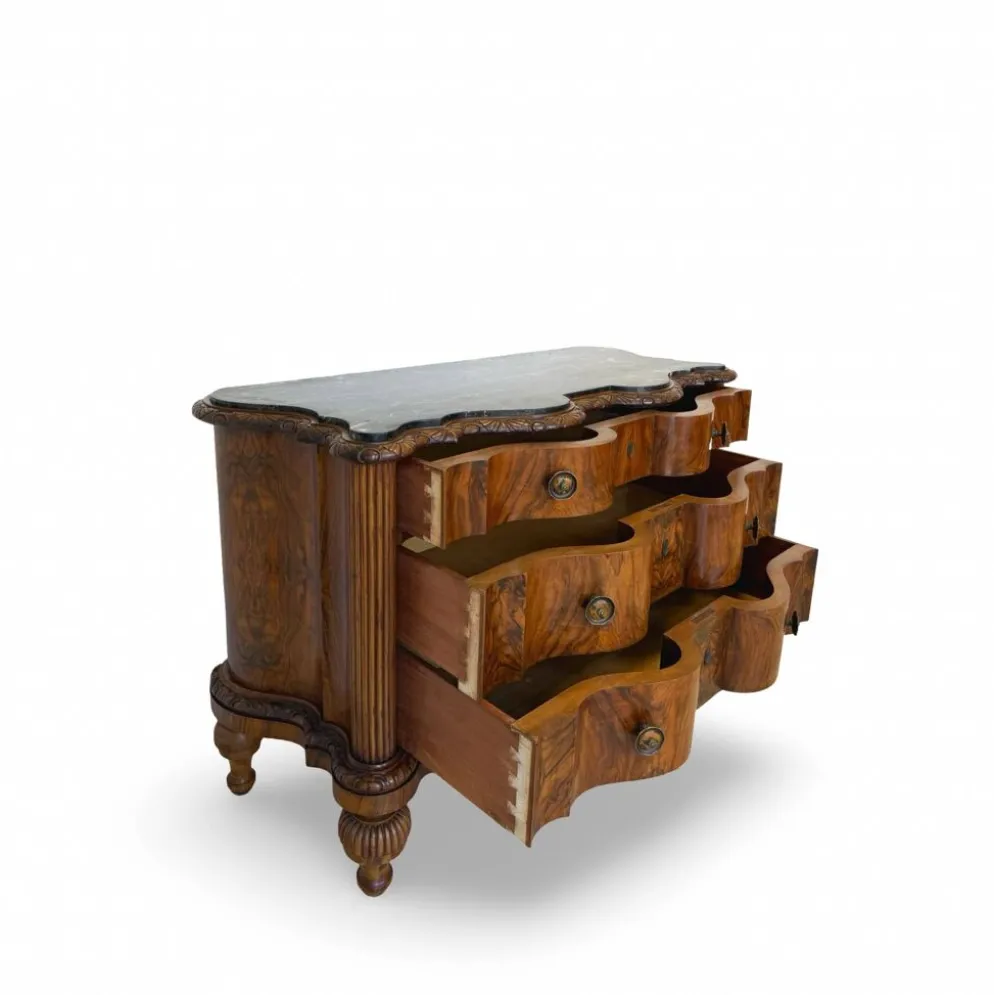 commode serpentine en noyer ancien