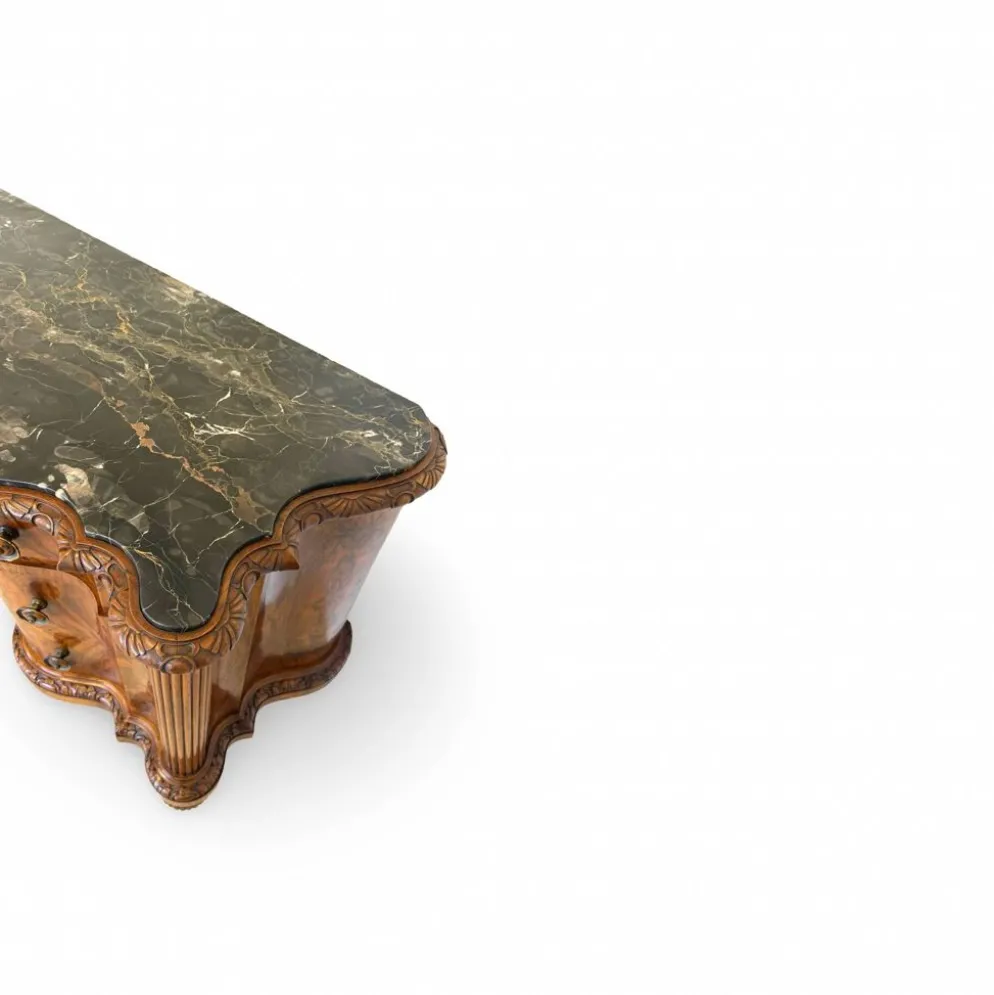 commode serpentine en noyer ancien