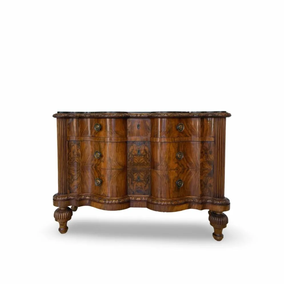 commode serpentine en noyer ancien