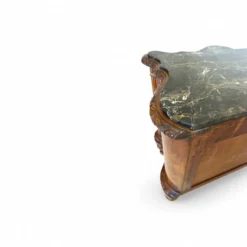commode serpentine en noyer ancien