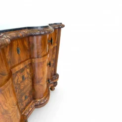 commode serpentine en noyer ancien
