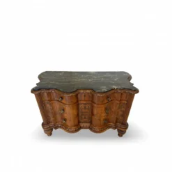 commode serpentine en noyer ancien