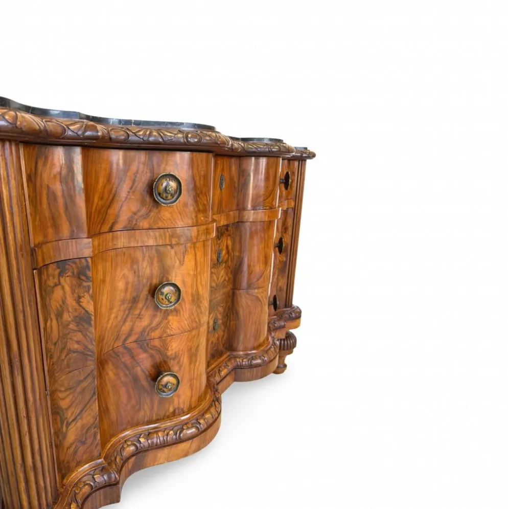 commode serpentine en noyer ancien