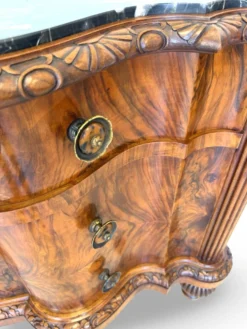 commode serpentine en noyer ancien