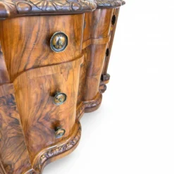 commode serpentine en noyer ancien