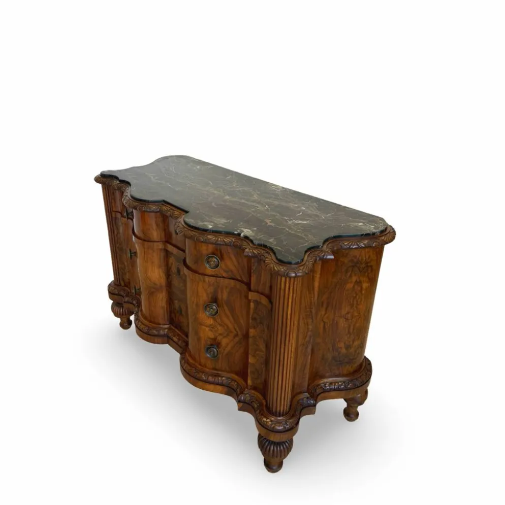 commode serpentine en noyer ancien