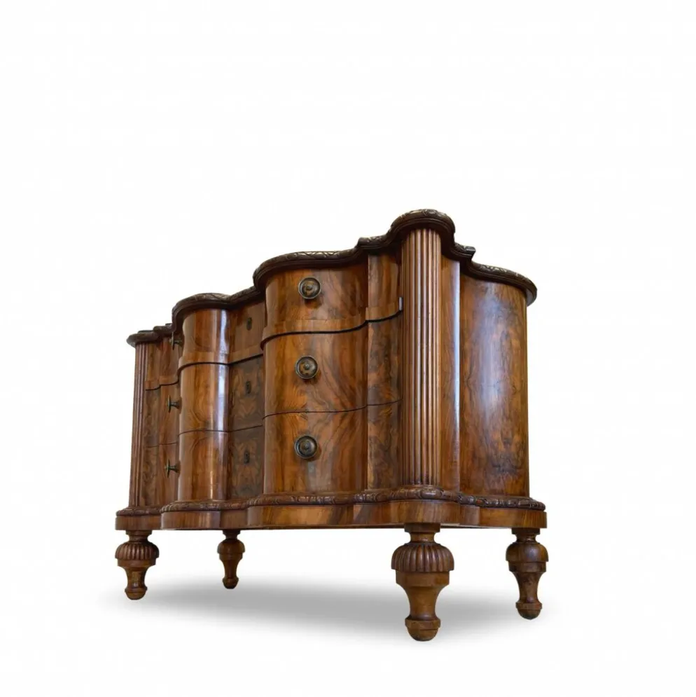 commode serpentine en noyer ancien