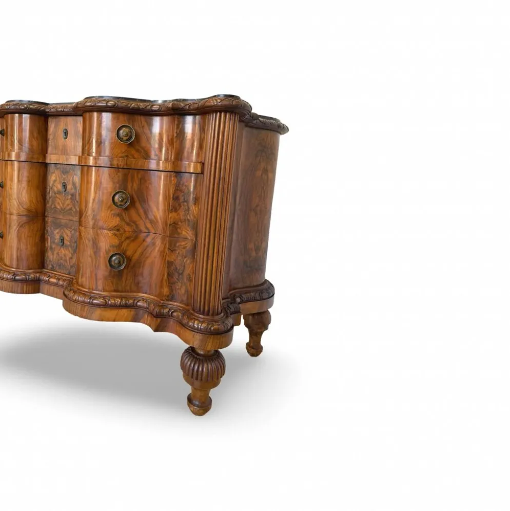 commode serpentine en noyer ancien