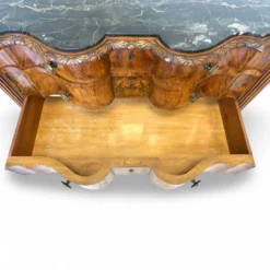 commode serpentine en noyer ancien