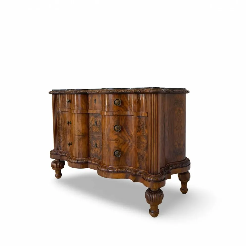 commode serpentine en noyer ancien