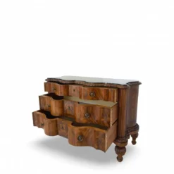 commode serpentine en noyer ancien