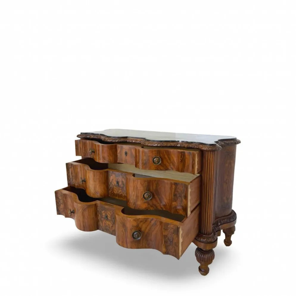 commode serpentine en noyer ancien