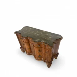commode serpentine en noyer ancien