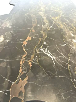 commode serpentine en noyer ancien