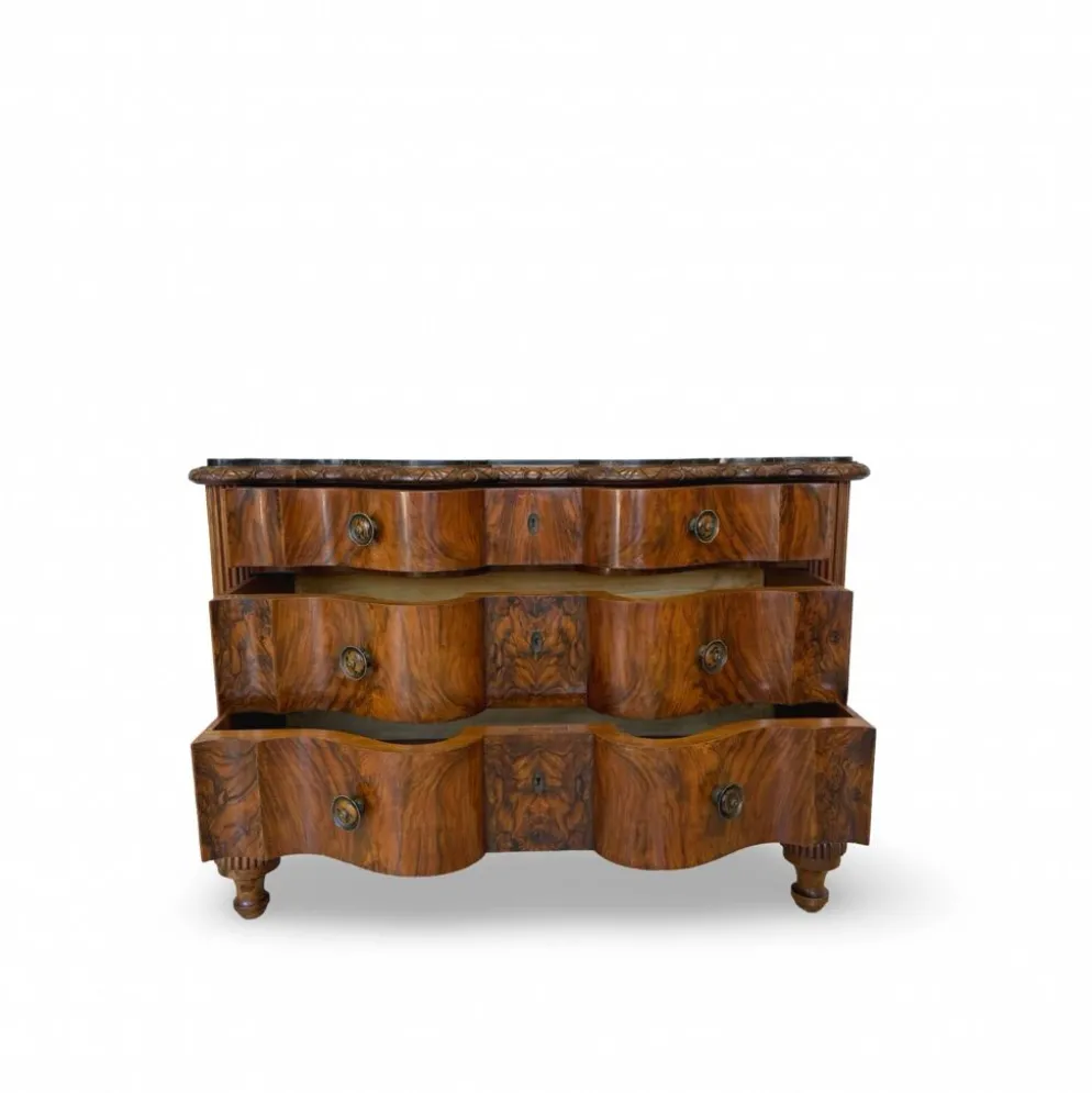 commode serpentine en noyer ancien