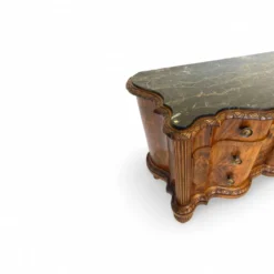 commode serpentine en noyer ancien