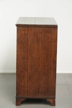 Commode/tiroir anglais du XVIIIe siècle coloré avec patine