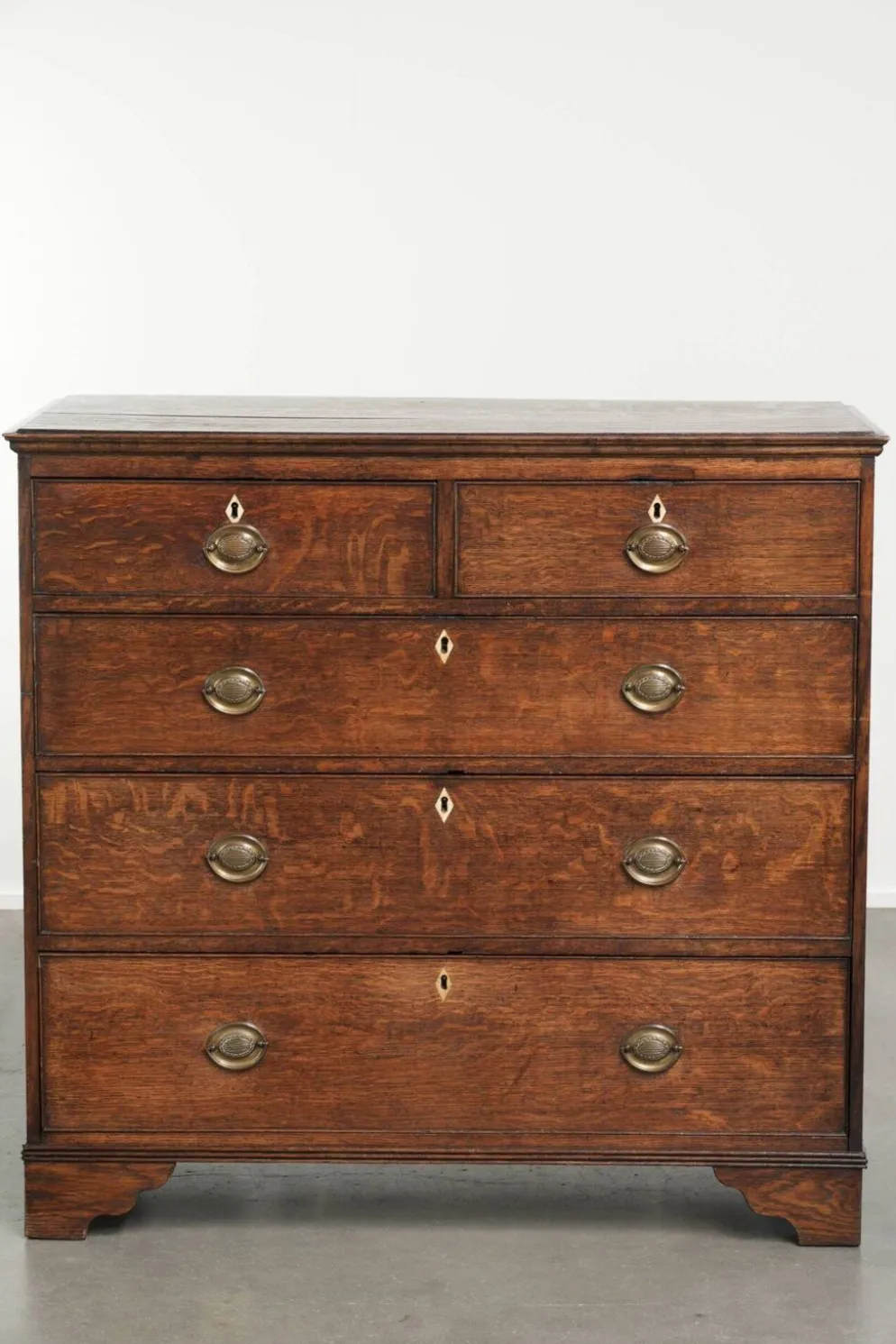Commode/tiroir anglais du XVIIIe siècle coloré avec patine