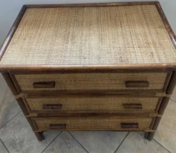 Commode 3 tiroirs en rotin, bambou et cannage, années 70