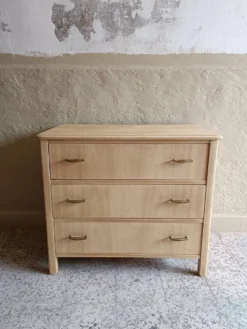 Commode 3 tiroirs rénovée pour chambre d'enfant