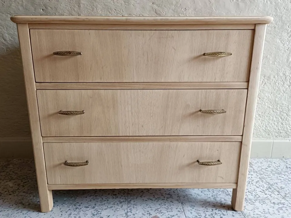 Commode 3 tiroirs rénovée pour chambre d'enfant
