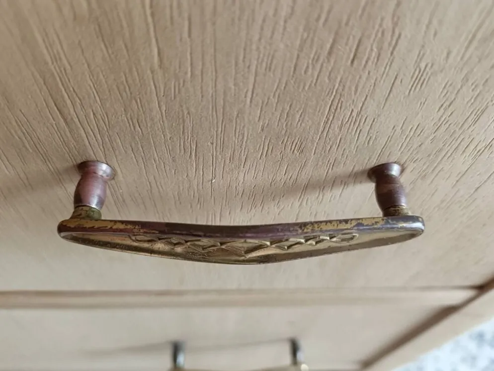 Commode 3 tiroirs rénovée pour chambre d'enfant