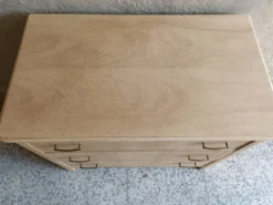 Commode 3 tiroirs rénovée pour chambre d'enfant
