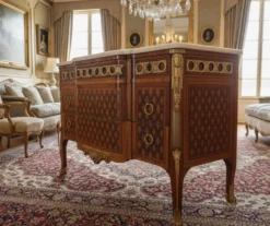 Commode transition Louis XV-XVI, style Jean Henri Riesener