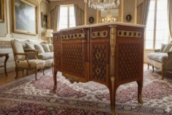 Commode transition Louis XV-XVI, style Jean Henri Riesener