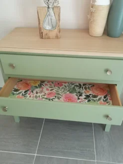 Commode verte mate