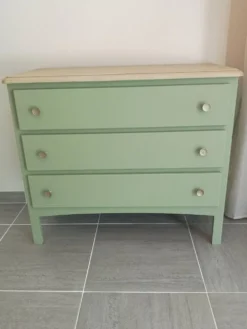 Commode verte mate