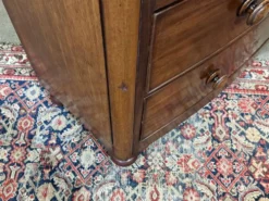 Commode Victorienne anglaise en acajou XIXème