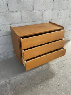 Commode vintage