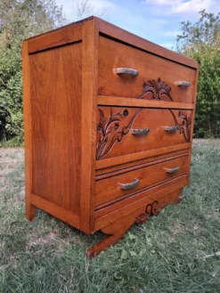 Commode vintage
