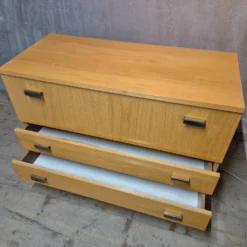 Commode vintage, années 1970, Tchécoslovaquie – Finition claire