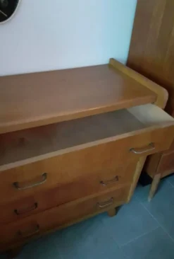 Commode vintage années 50/60 – 4 tiroirs – esprit moderniste