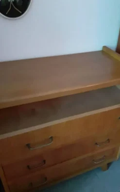 Commode vintage années 50/60 – 4 tiroirs – esprit moderniste