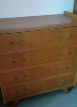 Commode vintage années 50/60 – 4 tiroirs – esprit moderniste