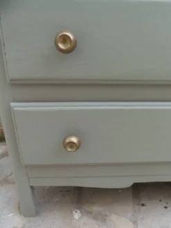 Commode vintage années 50 vert de gris – finition cirée