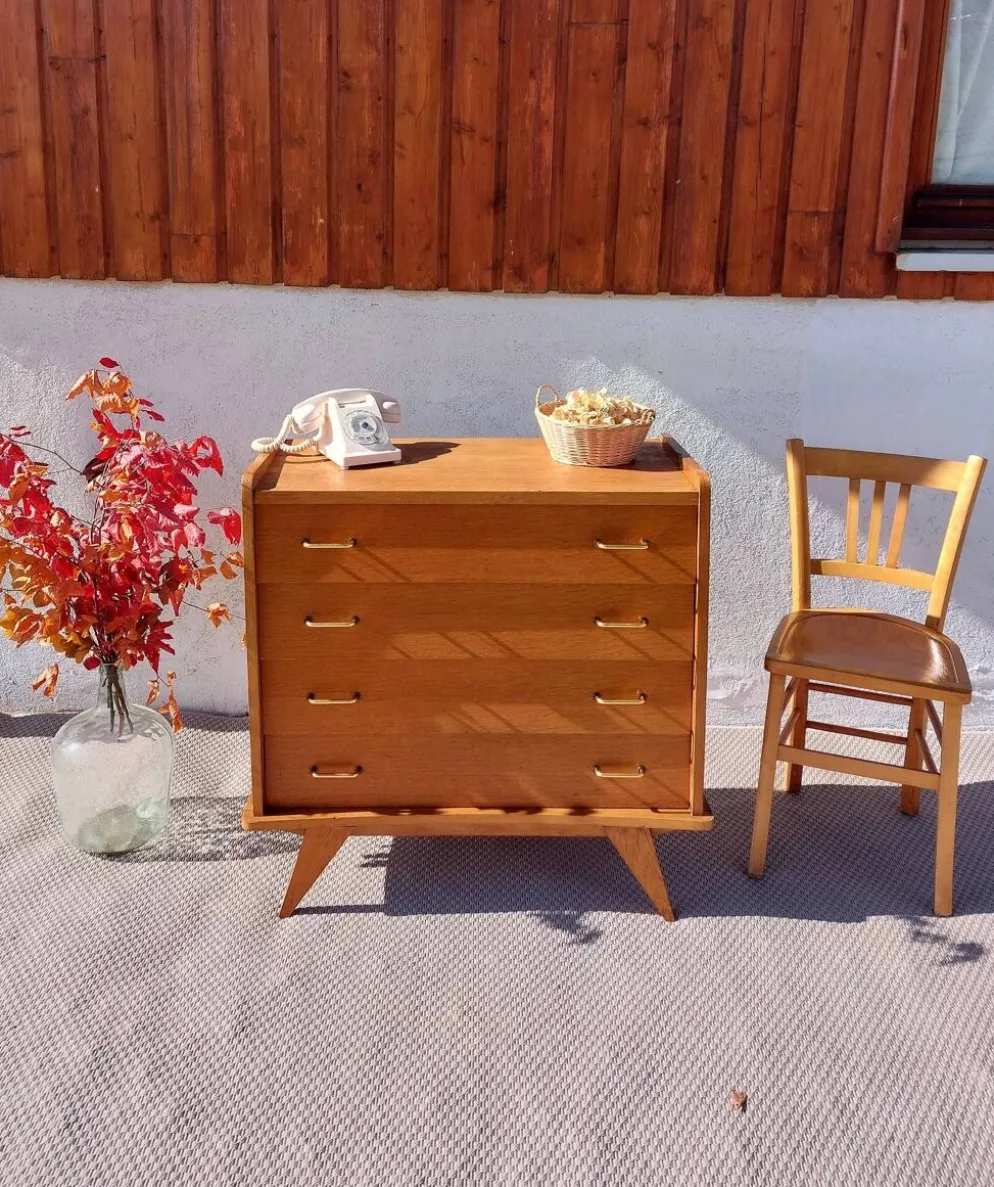 commode vintage aux pieds compas