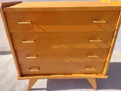commode vintage aux pieds compas