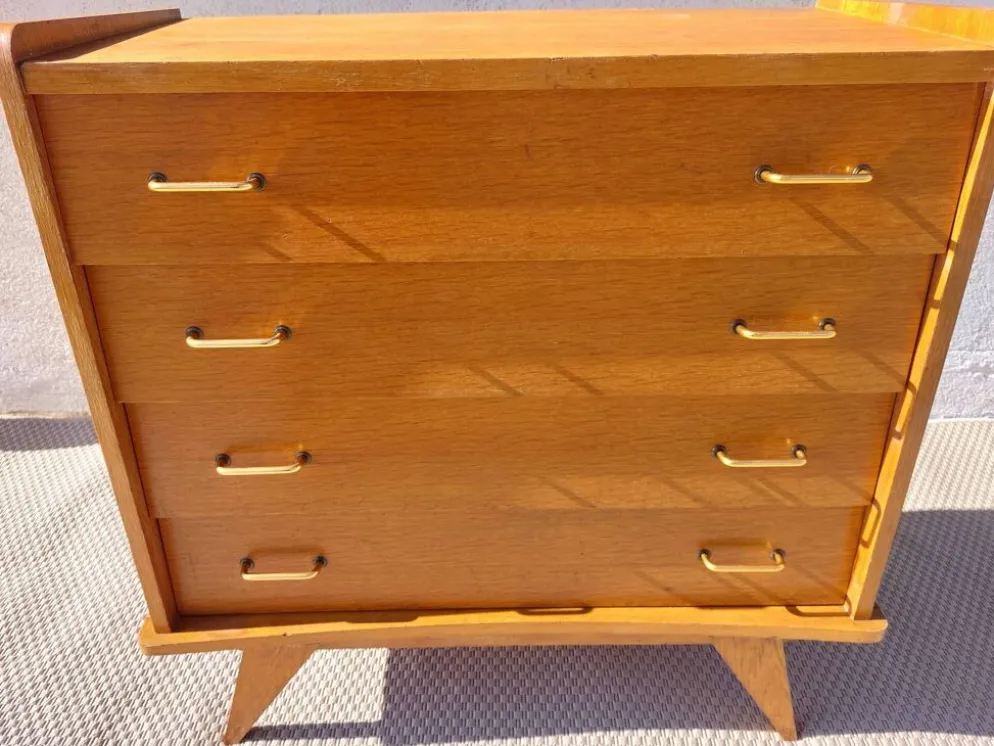 commode vintage aux pieds compas