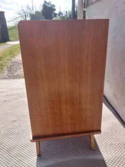commode vintage aux pieds compas
